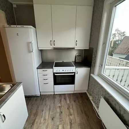 Trainstation With Free Parking Apartment